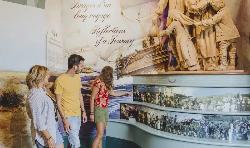 3 people in museum